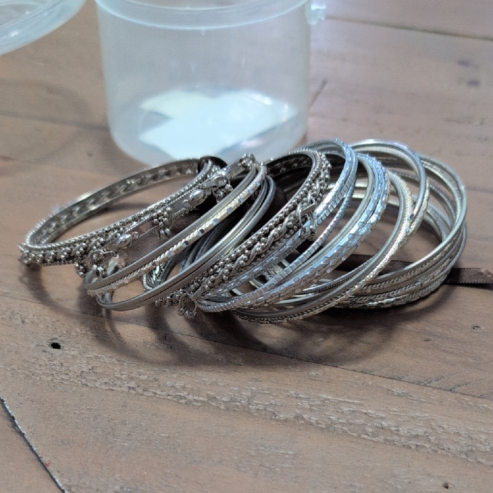 Chic Silver Bangle Bracelet Set